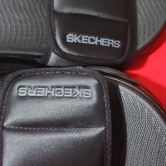 Skechers Women's, Max Cushioning - Exclusive Sandal - Picture 11 of 11